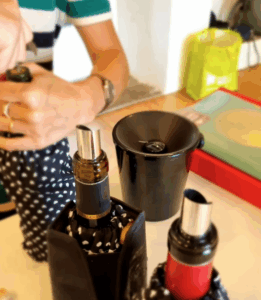 bouteille de vin ouverte prête à être servie